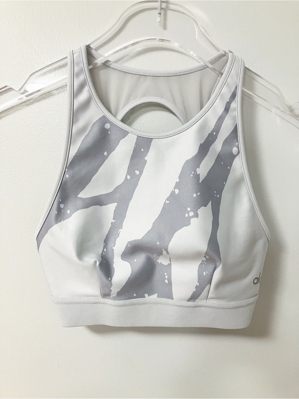 Alo Yoga | White Incline Abstract Bra s Athletic Gym Running Sporty Workout